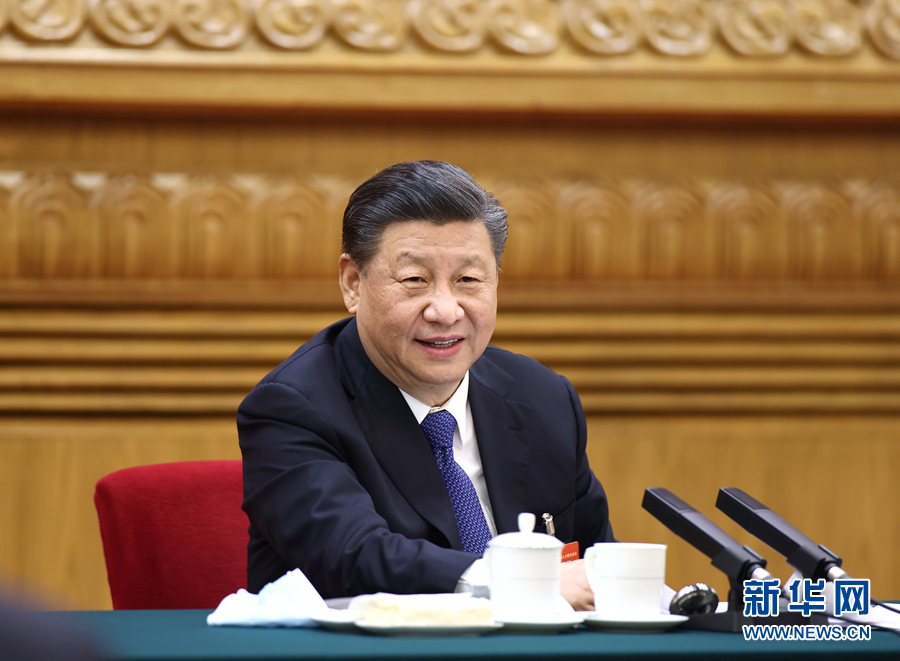 3月5日，中共中央總書記、國家主席、中央軍委主席習(xí)近平參加十三屆全國人大四次會(huì)議內(nèi)蒙古代表團(tuán)的審議。新華社記者 鞠鵬 攝